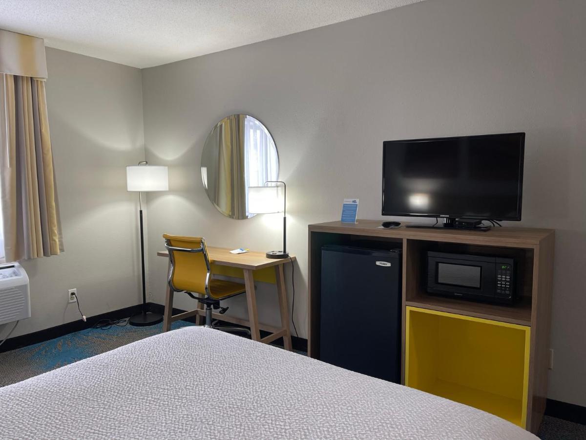 Days Inn By Wyndham Colby Kültér fotó
