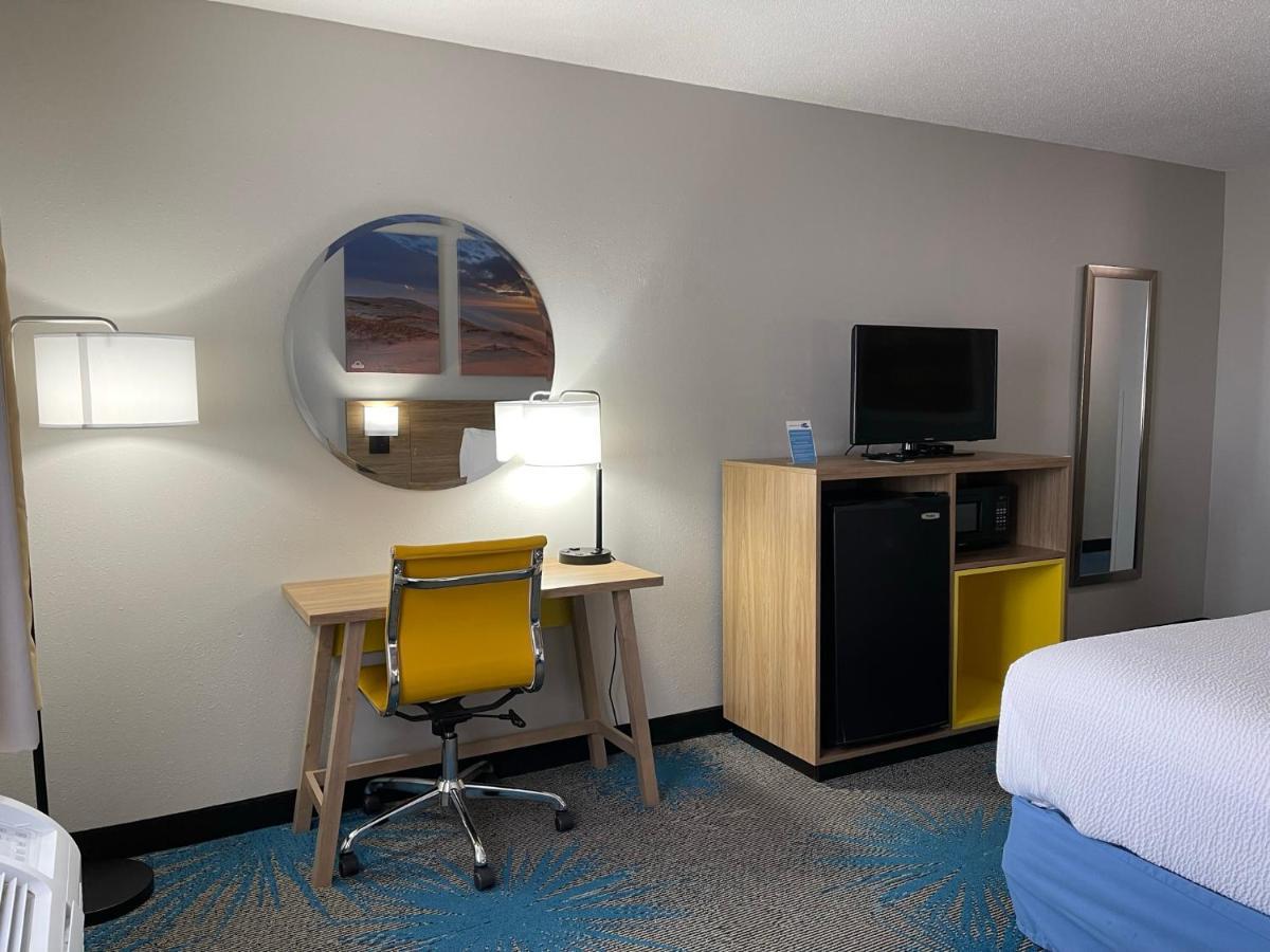 Days Inn By Wyndham Colby Kültér fotó