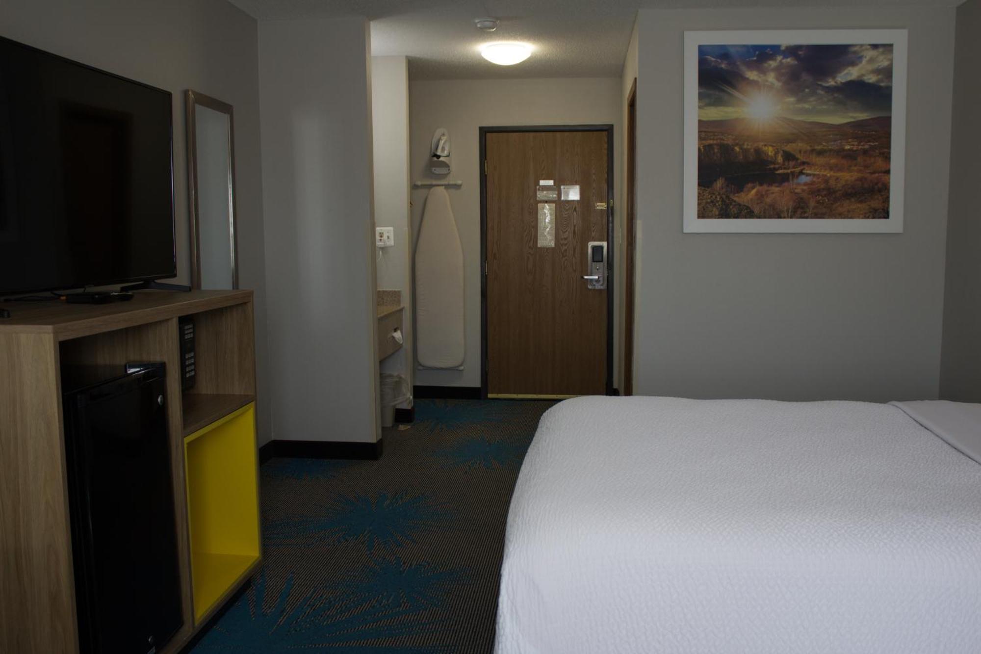 Days Inn By Wyndham Colby Kültér fotó